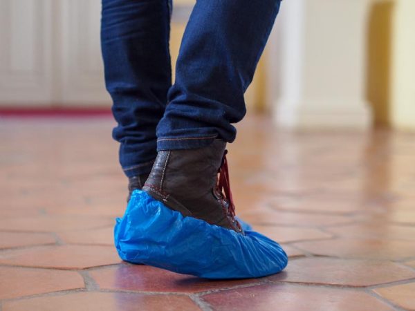 16002690745f622b129edde Set de 100 Cubre-Calzado de tela TNT