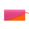 G230_frente_fucsia_logo.jpg Sobre "CLUTCH"