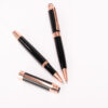 Set de Escritura "THORTON" negro con detalles encobrizados.