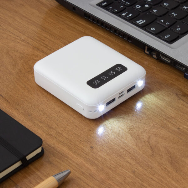 alt__promocional_publicitario_cargador_multipuerto_EC750_contexto_4 Power bank multipuerto "CONNECTICUT"